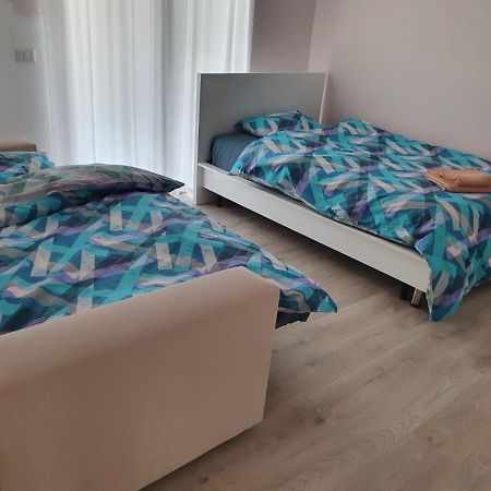 Luxurious Double Bedroom Suite ティラナ エクステリア 写真