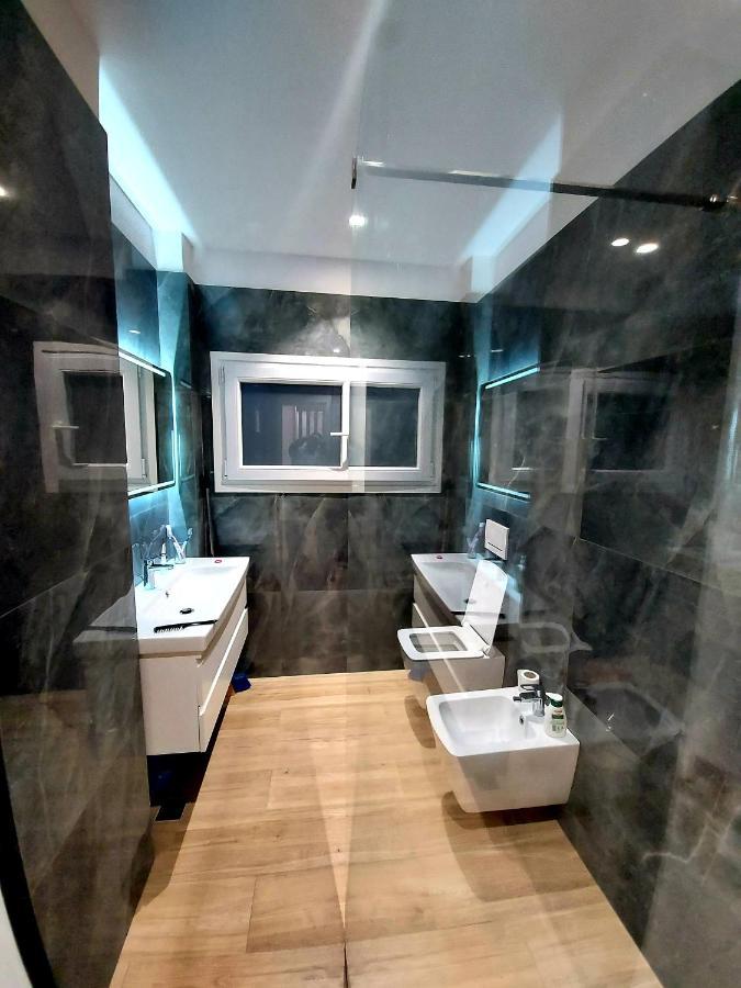 Luxurious Double Bedroom Suite ティラナ エクステリア 写真