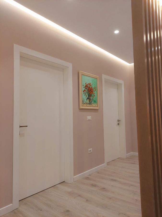 Luxurious Double Bedroom Suite ティラナ エクステリア 写真