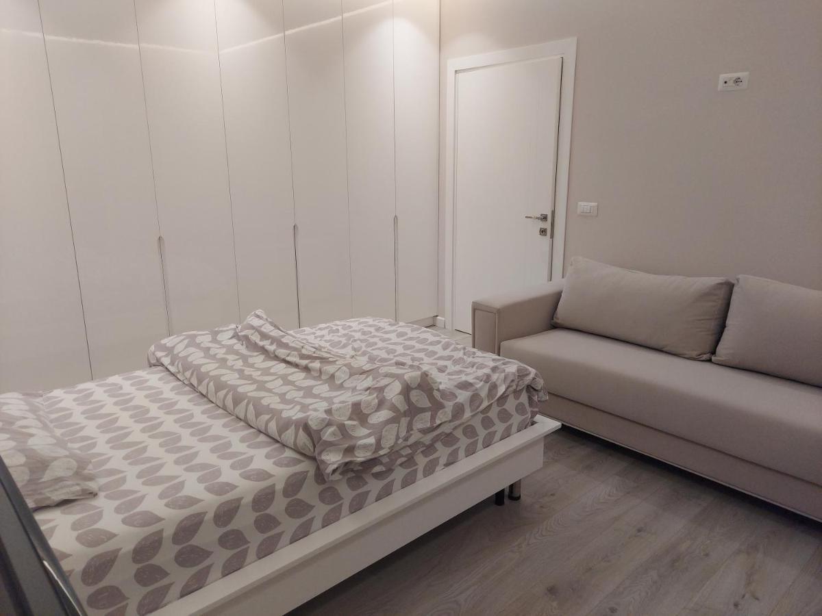 Luxurious Double Bedroom Suite ティラナ エクステリア 写真