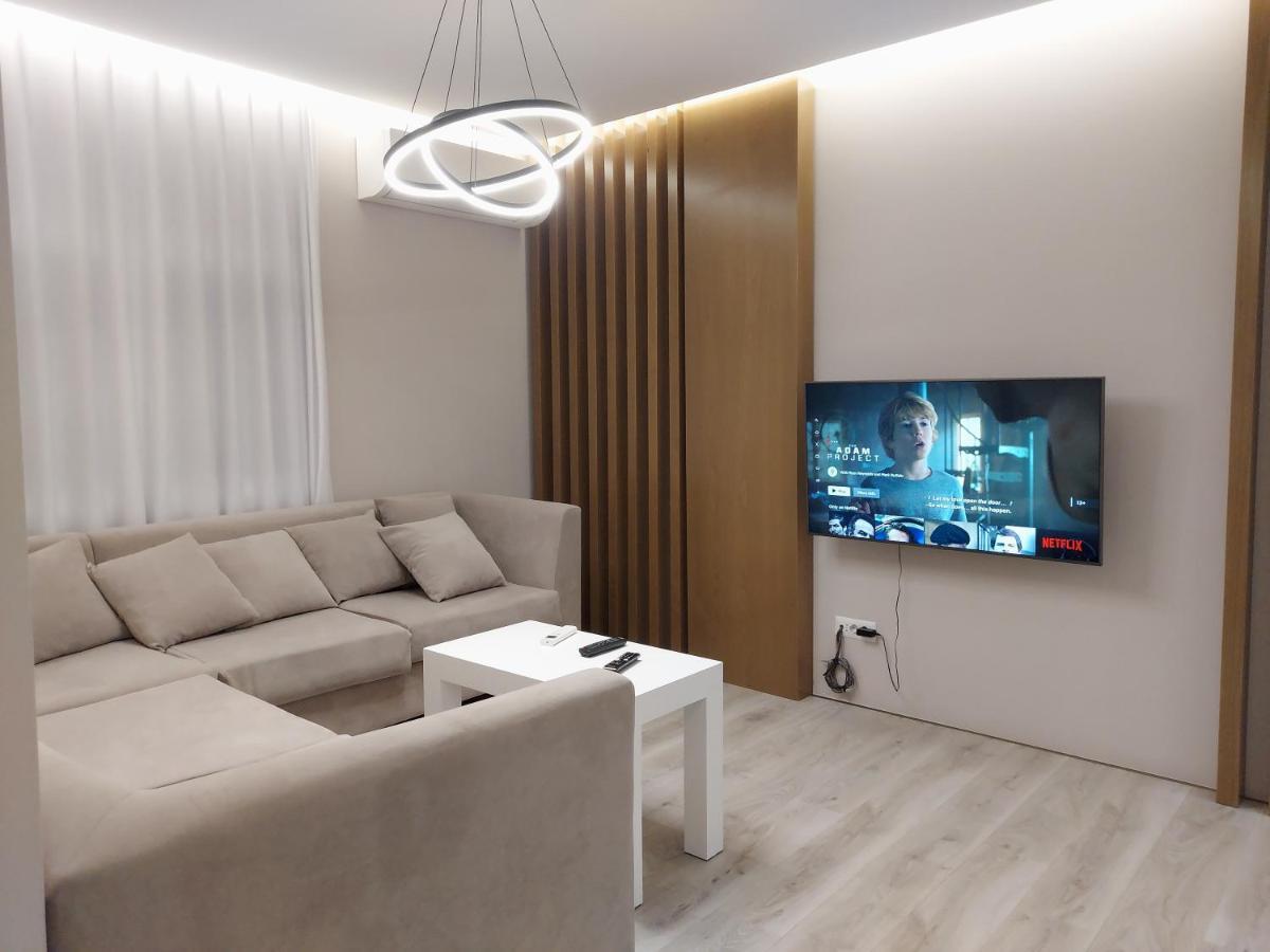 Luxurious Double Bedroom Suite ティラナ エクステリア 写真